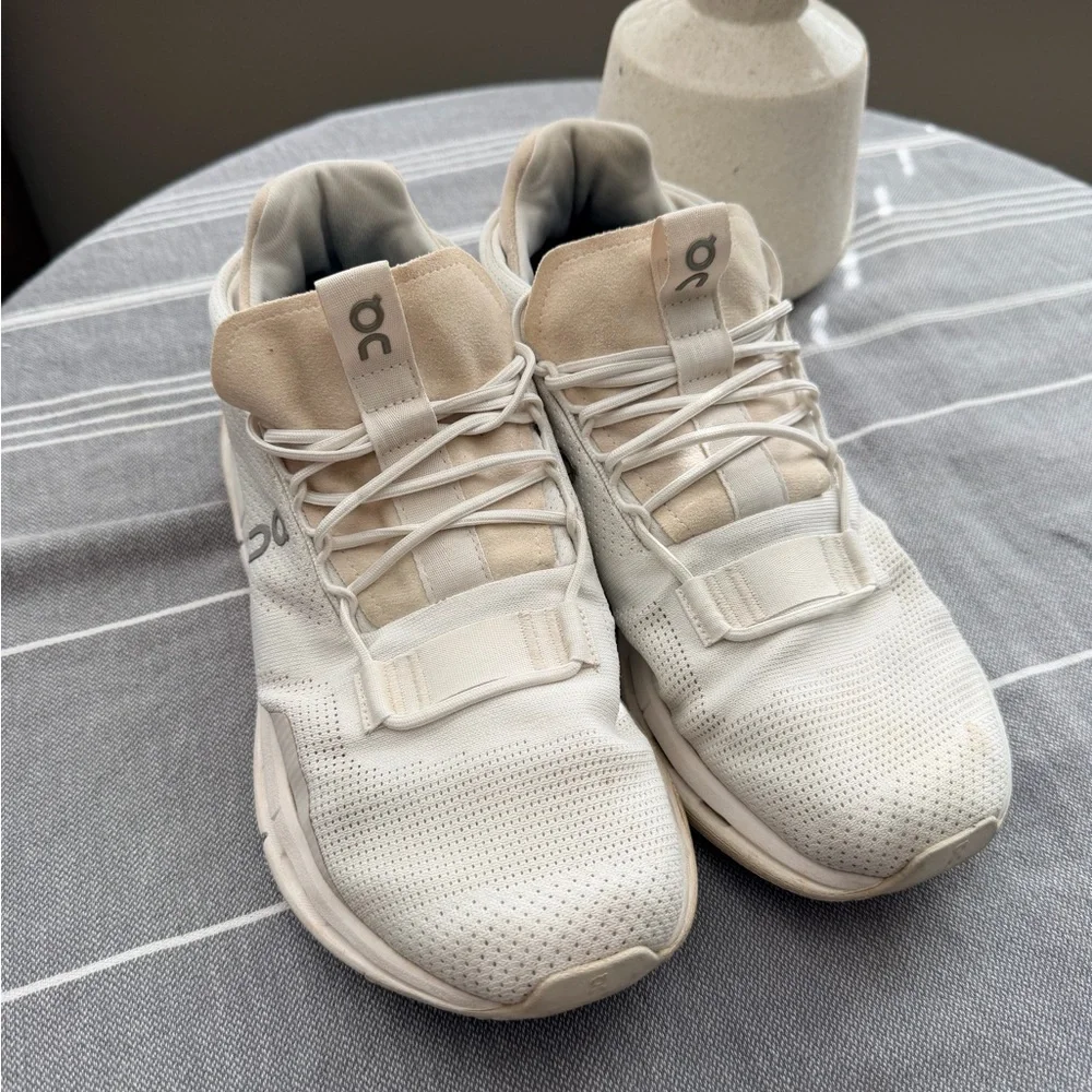 On Running Men's Cream and White Sneakers
